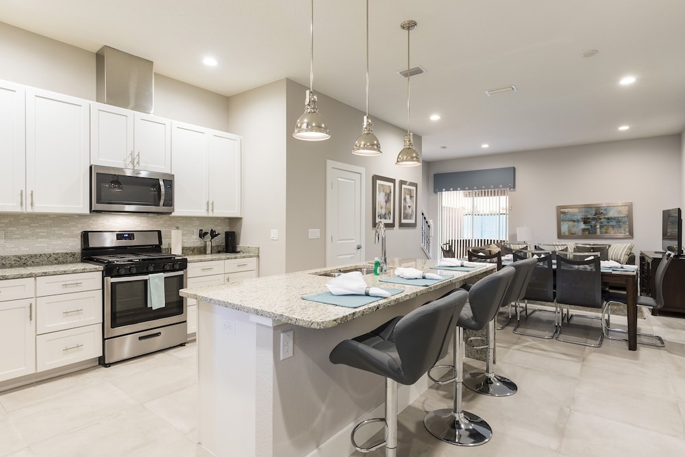 Summerville Vacation Homes by Columbia Management