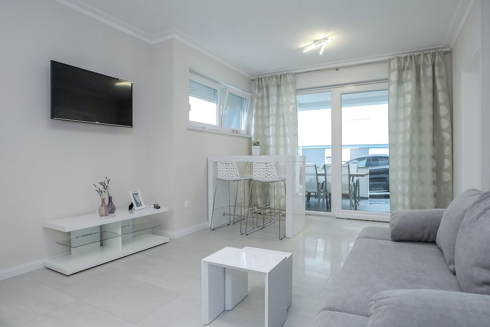 Tomana B Apartments