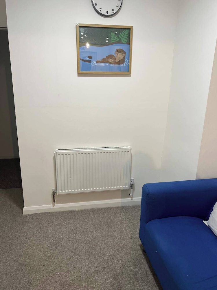5 Bedroom Cosy Bloxwich Stay - Wifi & Free Parking
