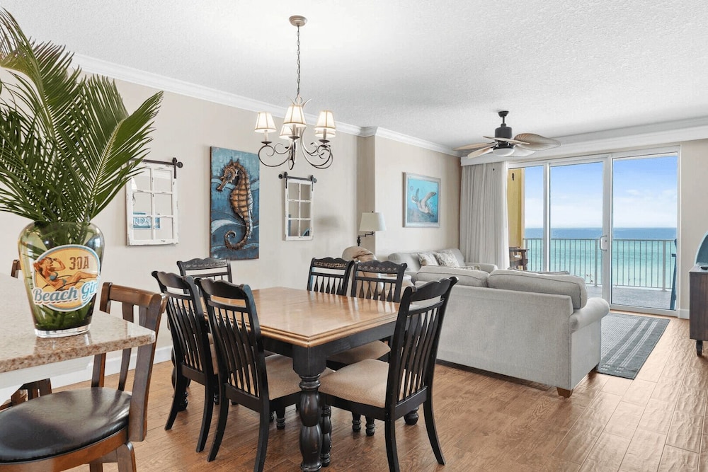 Emerald Isle Resort 405 by Avantstay Beachfront, Beach Chairs + Pool Access