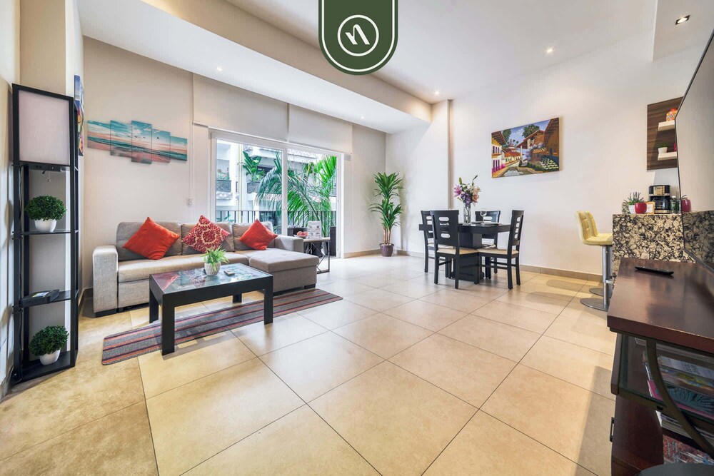 Amazing 1 BR Condo - Zona Romantica - Rooftop Pool