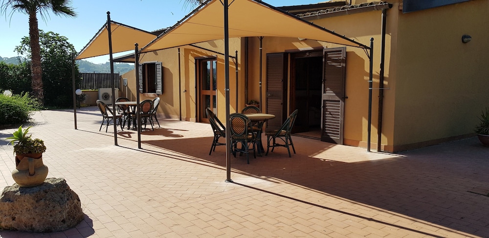 Emporium Guest House