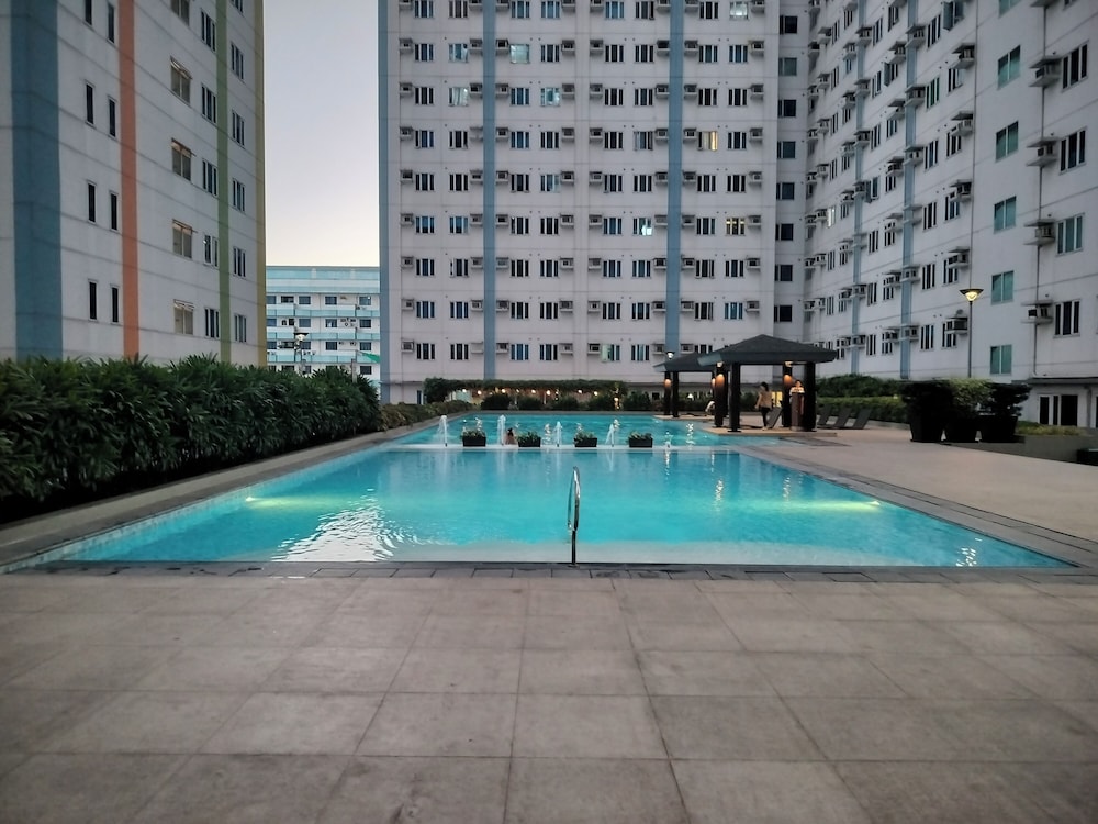 Luxurious City Lights View Condo for Rent in Quezon City