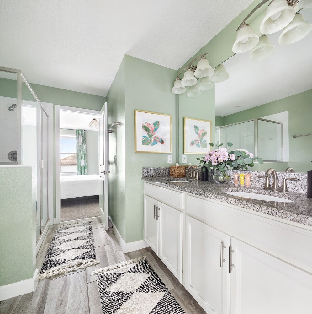 Orlando Resort Retreat Fun-filled Family Haven 5 Bedroom Home