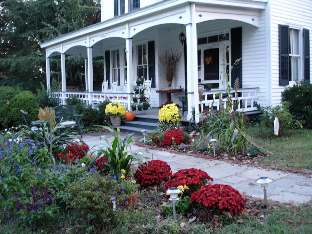 Inn On Poplar Hill
