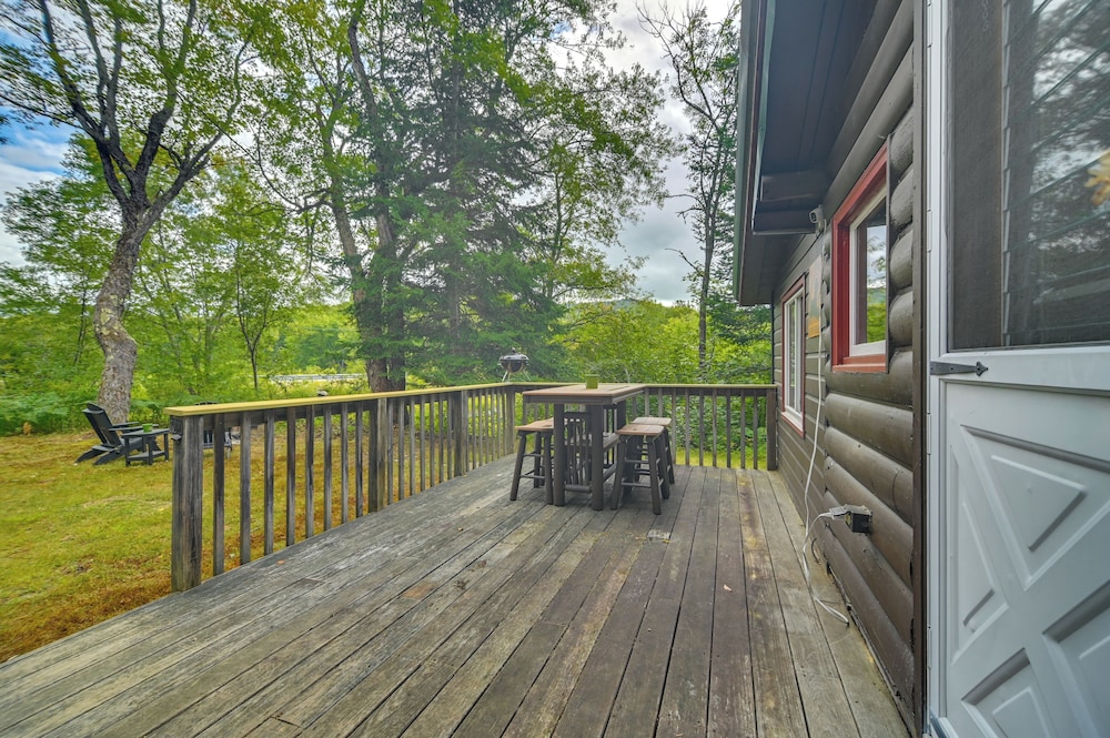 Deck + Fire Pit: Nature Lover's Retreat in Maine!