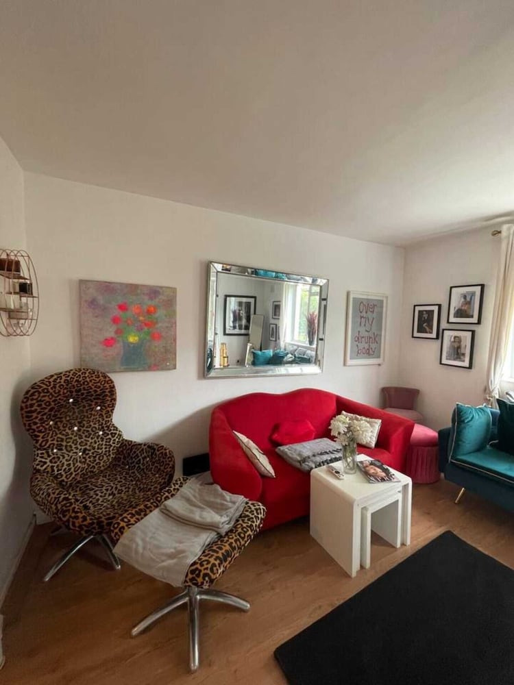 Cosy & Chic 1BD Flat - 6 Minutes to Notting Hill!