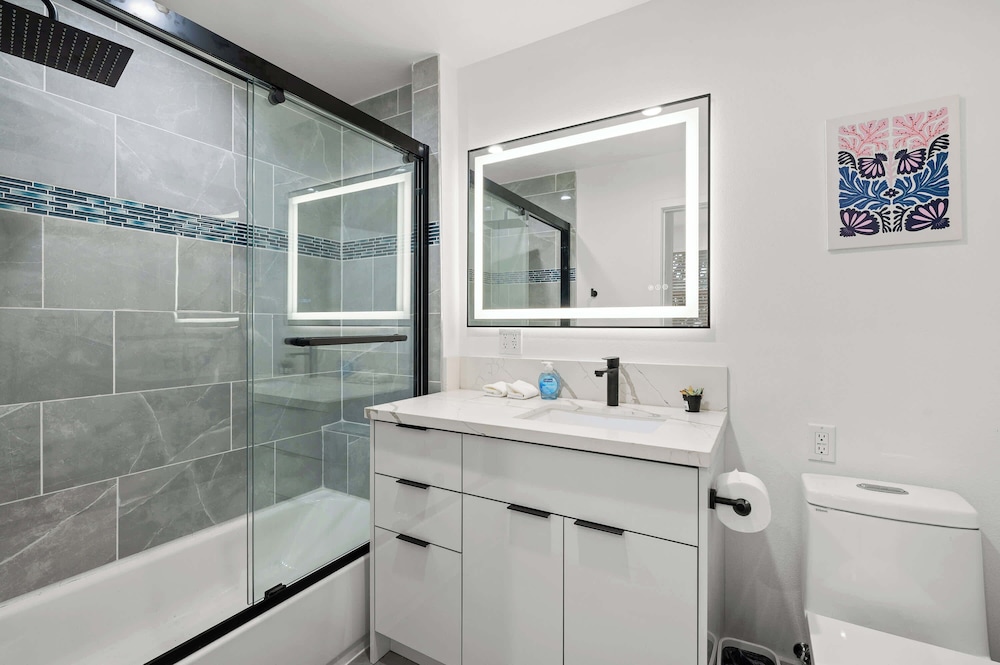 Not Affected by the Fire/modern 5BR Home With Parking, Near LA Attractions #4