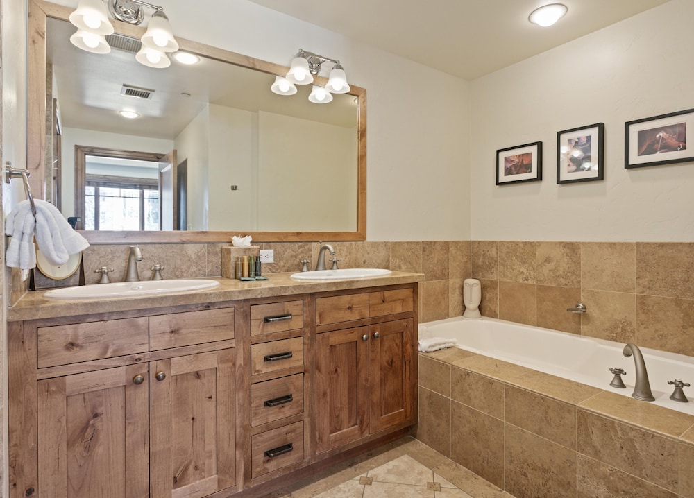 302 - Three Bedroom Shooting Star 3 Condo