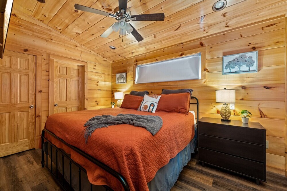 Rustic Mountain Retreat by Ghosal Luxury Lodging - Property Image 24