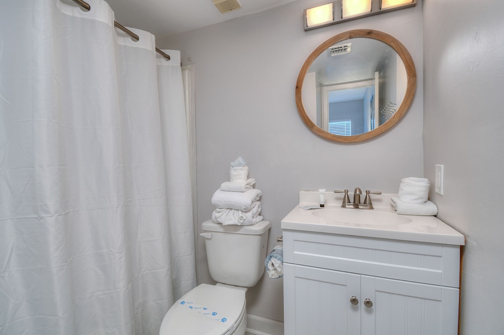 The Palace Resort by Elliott Beach Rentals