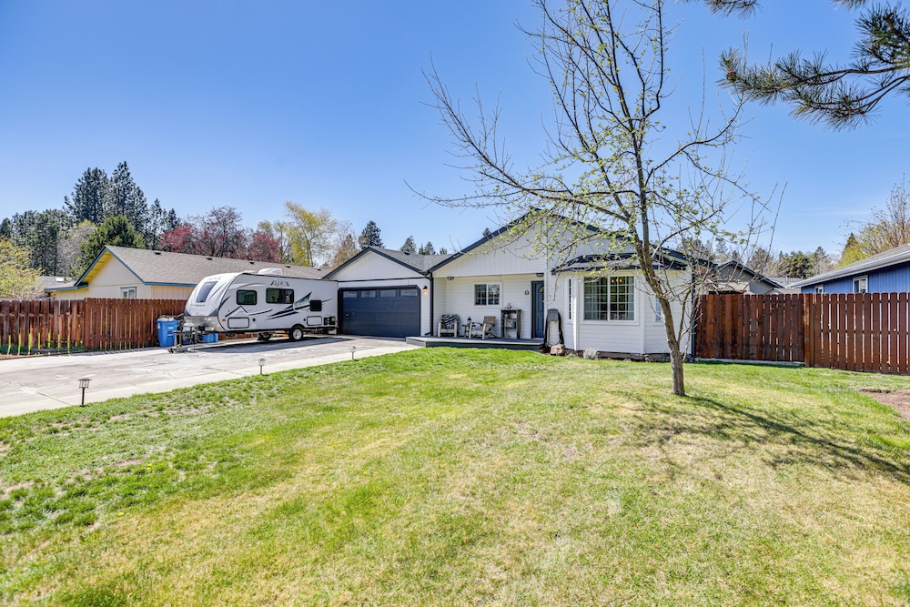 Family-friendly Home w/ Fire Pit in Bend!