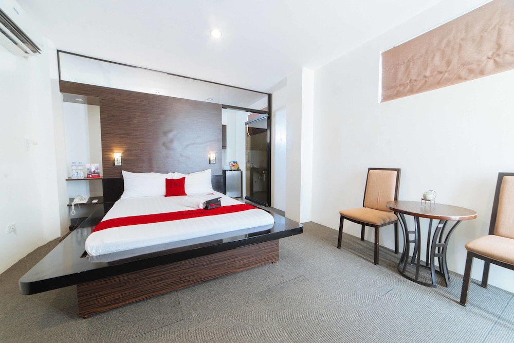 RedDoorz Premium @ Guadalupe Village Davao