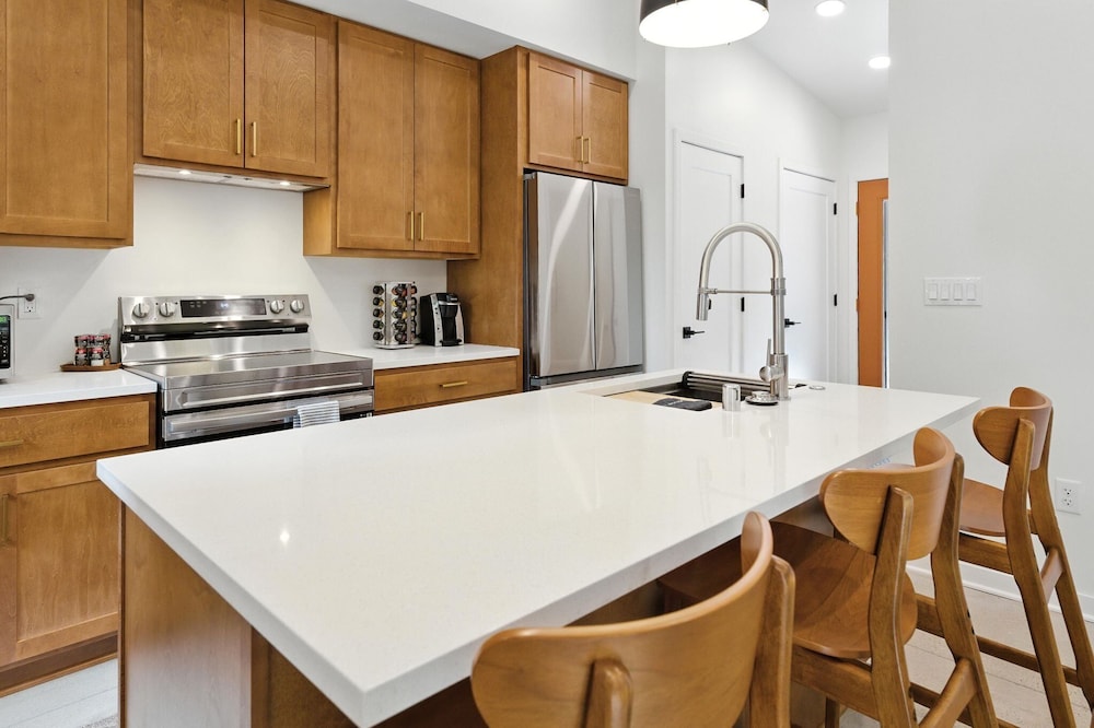 500 House - Unit D 2 Bedroom Townhouse