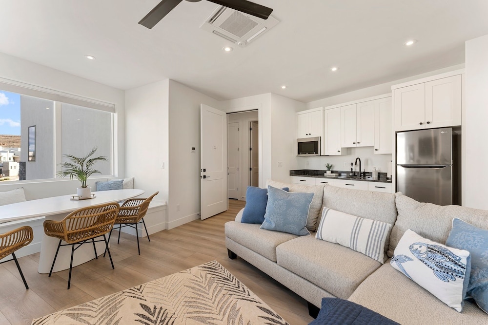 Sunstone 6 Bedroom Home