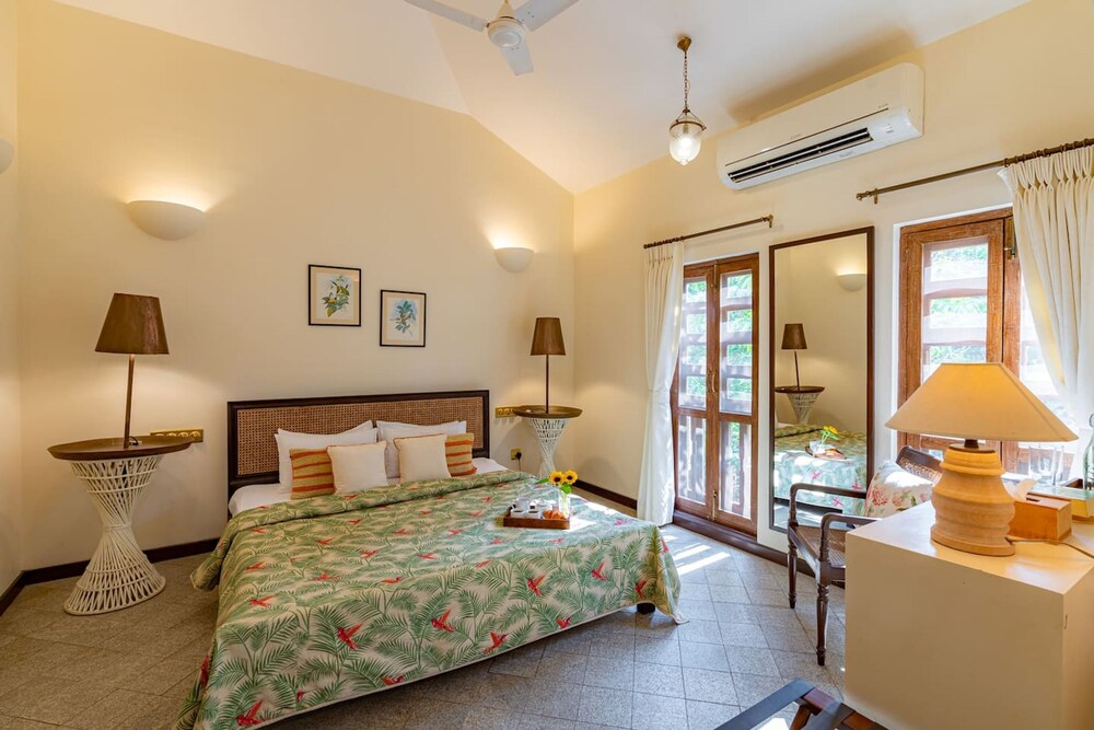 Loto Bianco by Hireavilla -4br w Pvt Pool Siolim