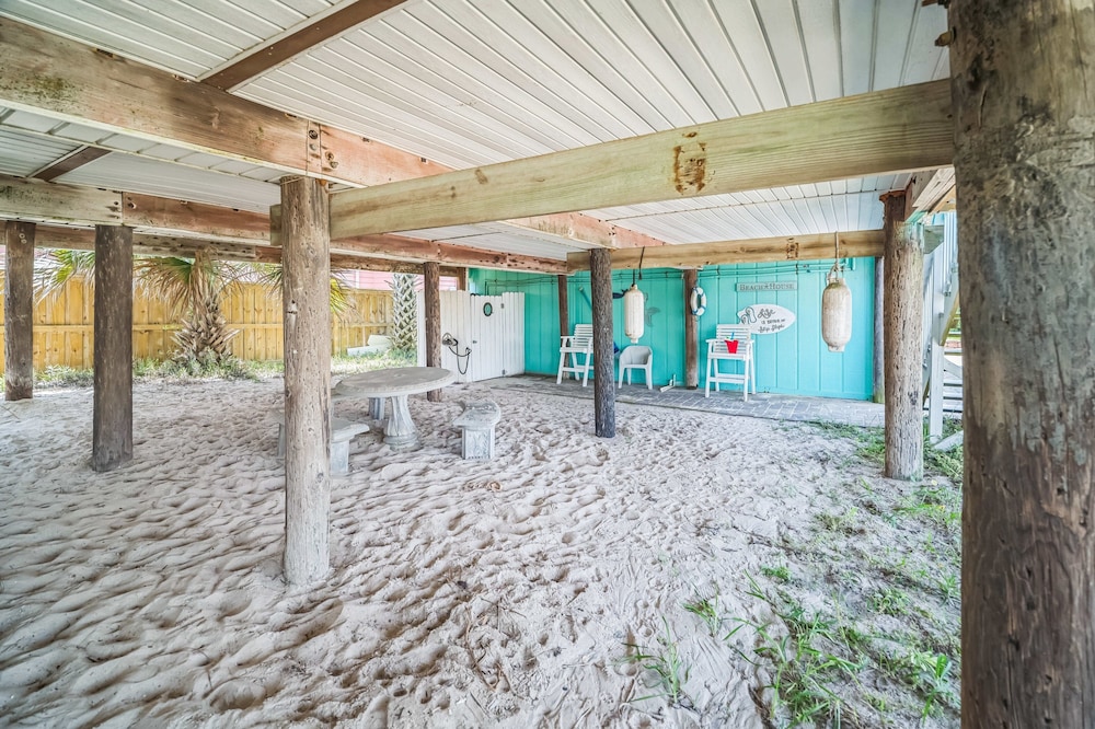 Charming Coastal Retreat Steps From Beach 3 Bedroom Home