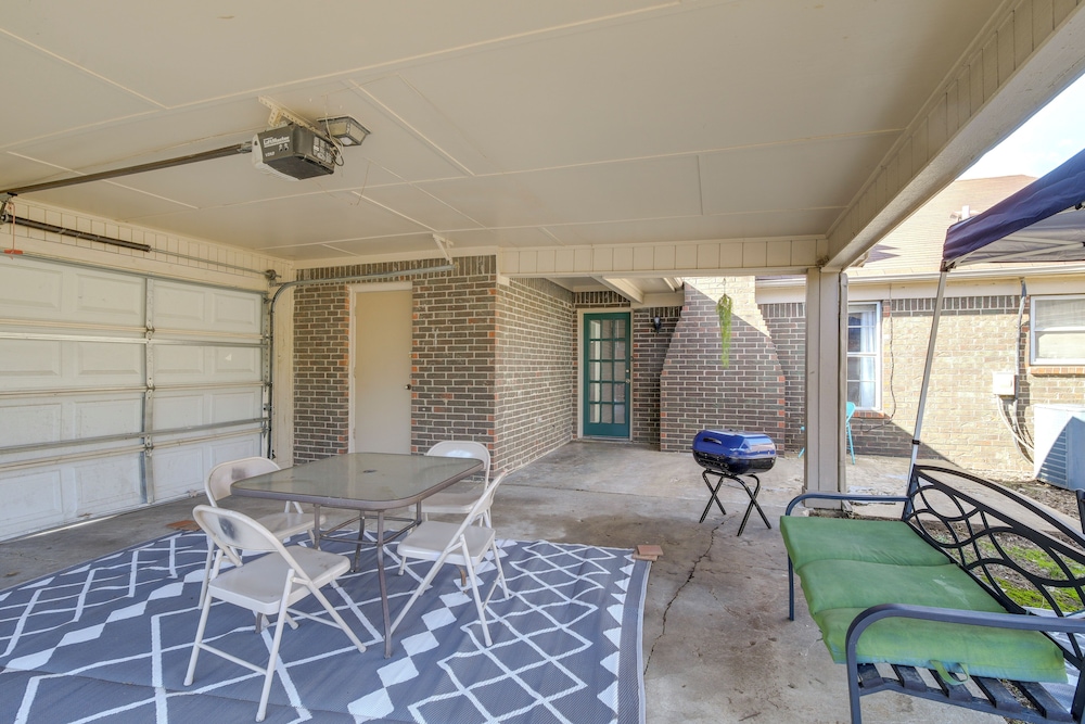 4 Mi to Shelby Farms Park: Memphis Home w/ Patio!