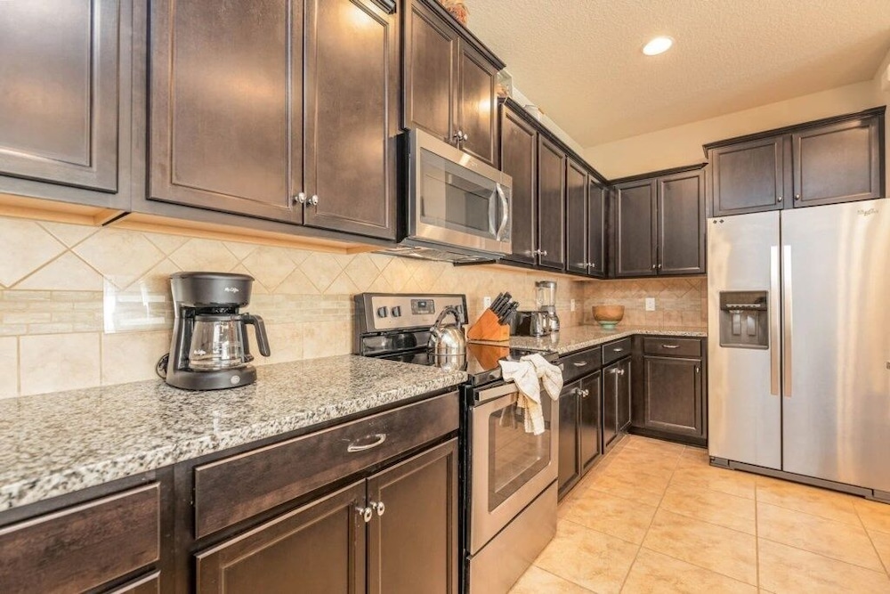 Magical Getaway Near Disney Private Pool + Resort Access, Bbq Grill! 4 Bedroom Townhouse