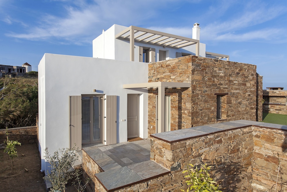 White Tinos Luxury Suites