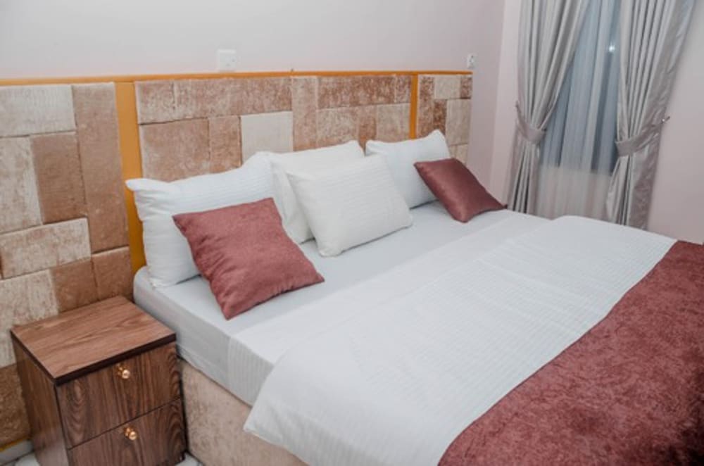 Stunning 3-bed House in Sapele view 4