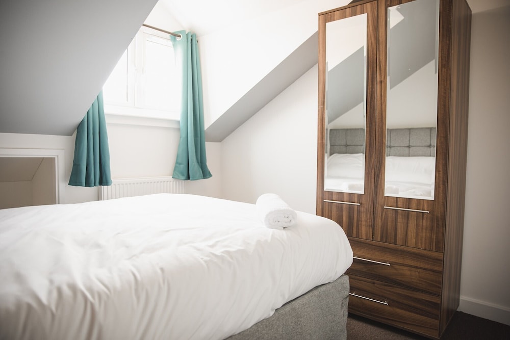 Leicester Vacations - Room in Guest Room - Big Size Room in Leicester City - Property Image 7