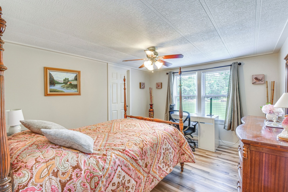 Boat, Fish, Relax: Lake Russell Retreat w/ Dock