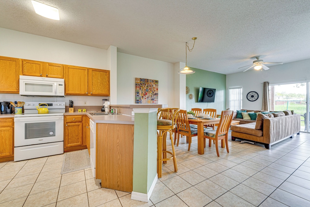 Townhouse in Lake Berkley Resort! 5 Mi to Old Town