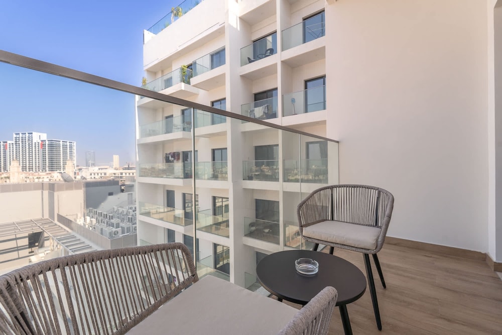 Chic Modern Studio Apartment for 2 in JVC