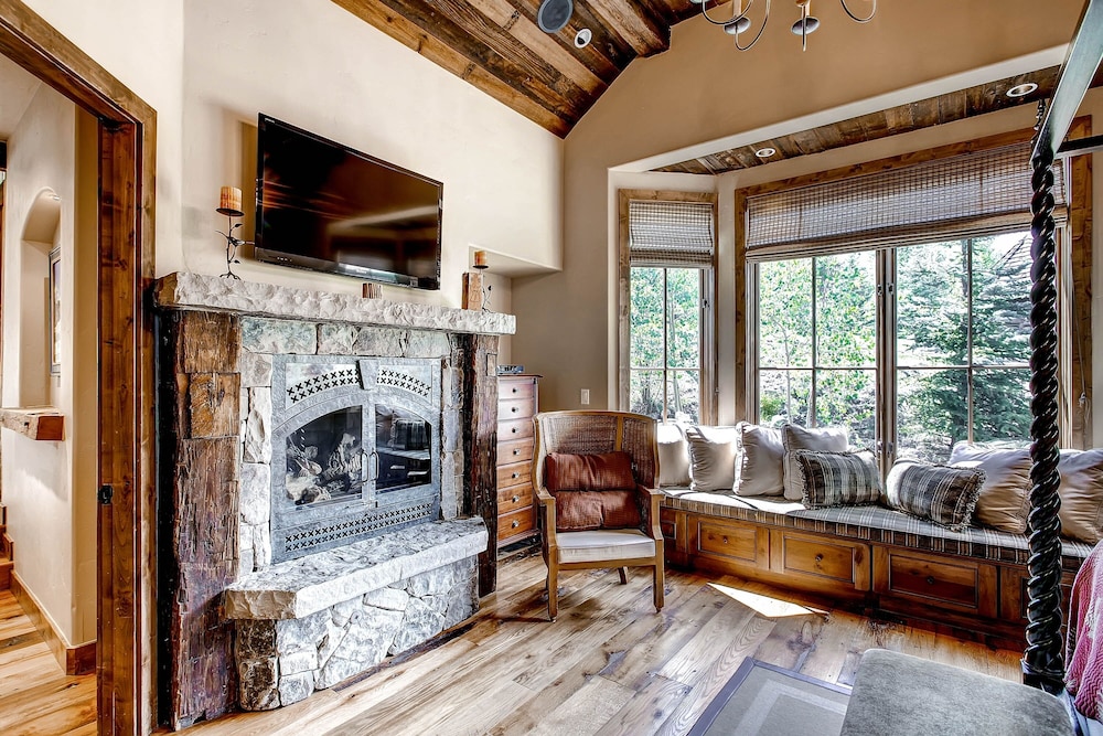 Ski Bridge Lodge - Ski In / Ski Out