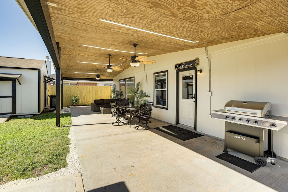 Solar-powered Home w/ & Game Room & Gym in Houston