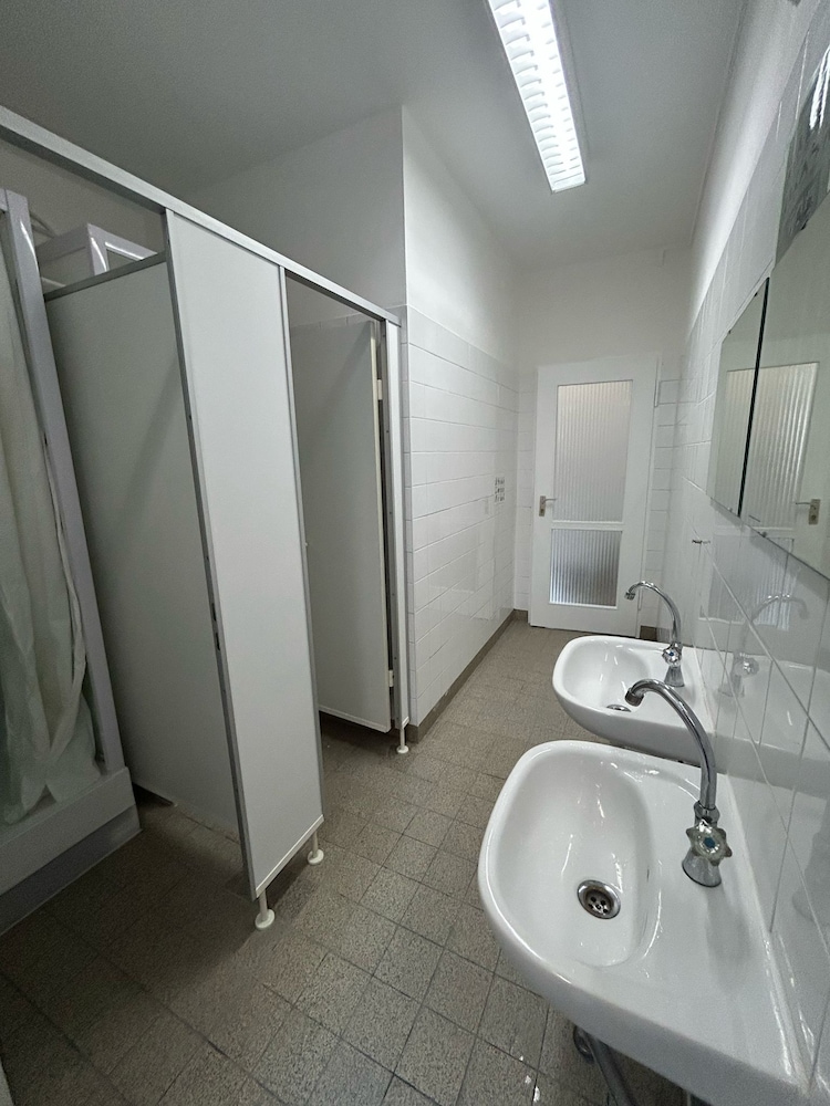 2-Rent Group Hostel Zimmer&Apartments GKP2