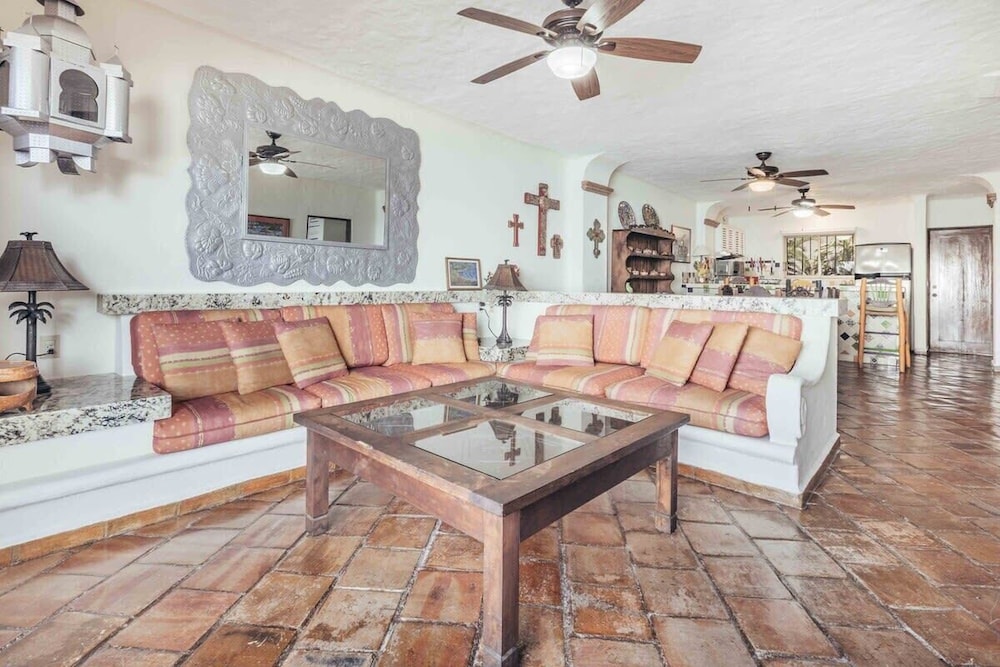 Ocean View 2Br Condo-balcony-beach-pool - 908