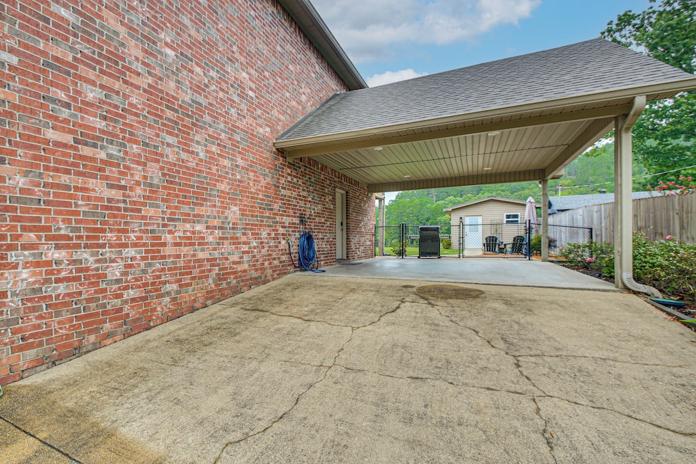 Tranquil Views: Riverfront Retreat in Hot Springs!