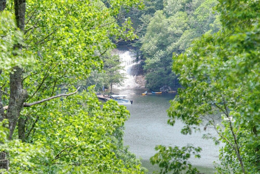 Waterfall Views - 'blue Ghost' Cabin in Cullowhee!