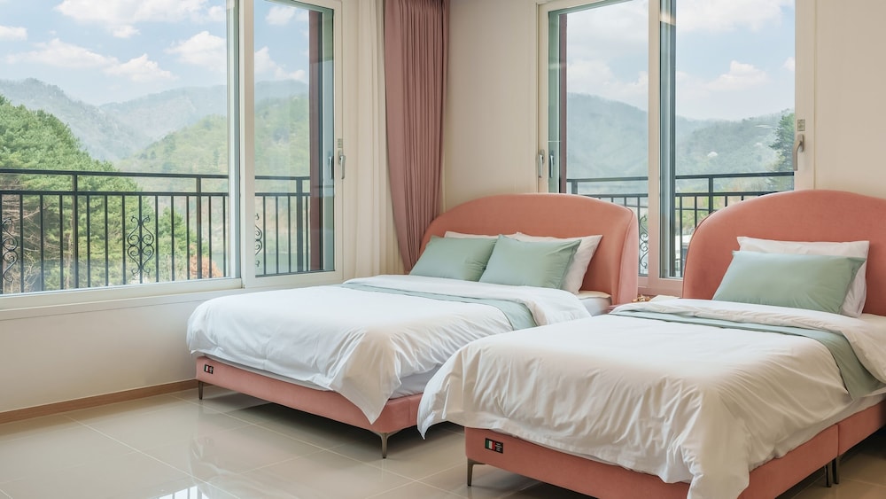 Gapyeong Reflex Pool Villa Pension