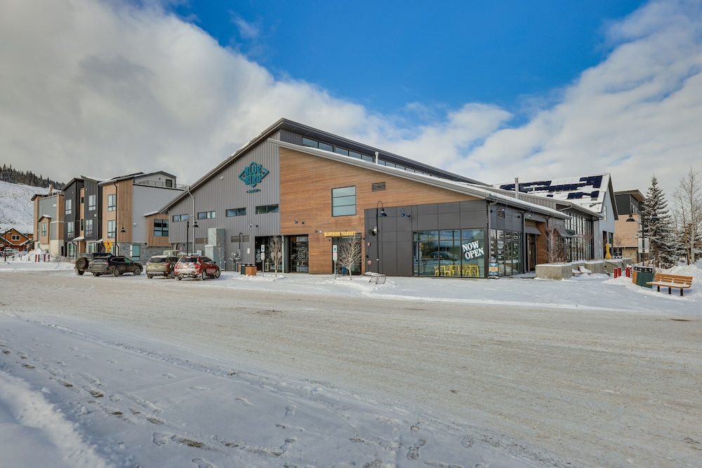 Silverthorne Townhome w/ Hot Tub: Walk to Town! view 5