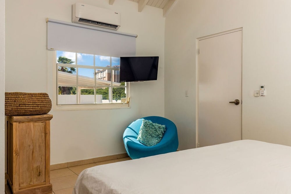 Poolside Apt Ibiza Poolside Apt -2 bd 2 Bath-kitchen-modern Hotel