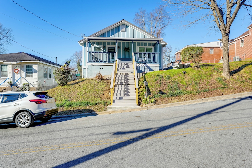 Walk Downtown: Charming Rome Abode w/ Yard!