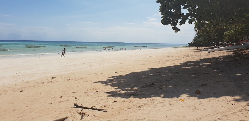 Ocean Breeze Lodge