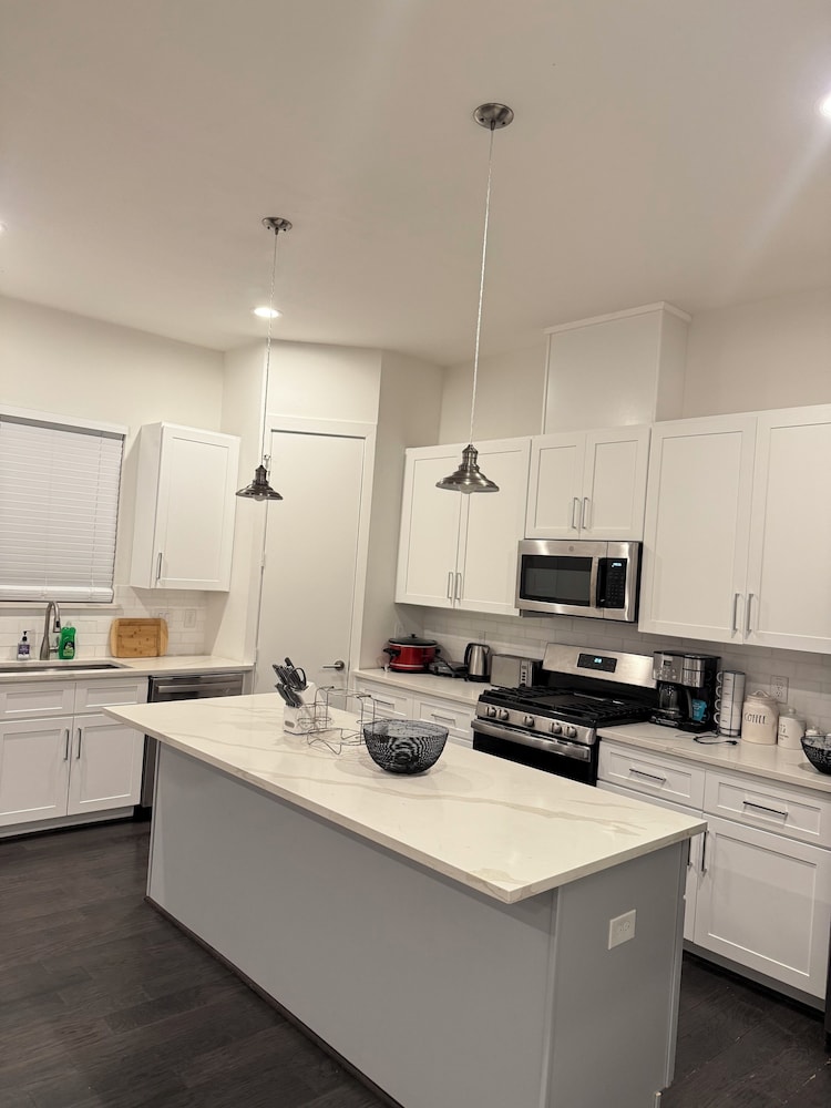 Luxury 3BR for Families Nurses and Group