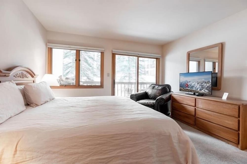 Beaver Creek Resort CO - Townsend Place & Strawberry Park Condos