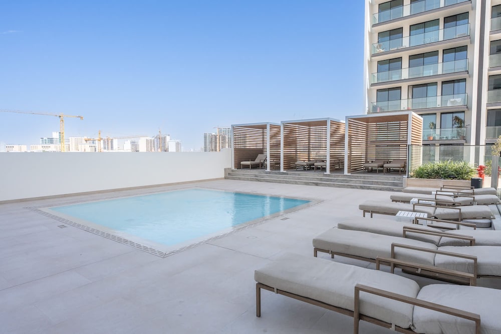 Gorgeous 1 Bedroom in Binghatti House and Sleeps 4