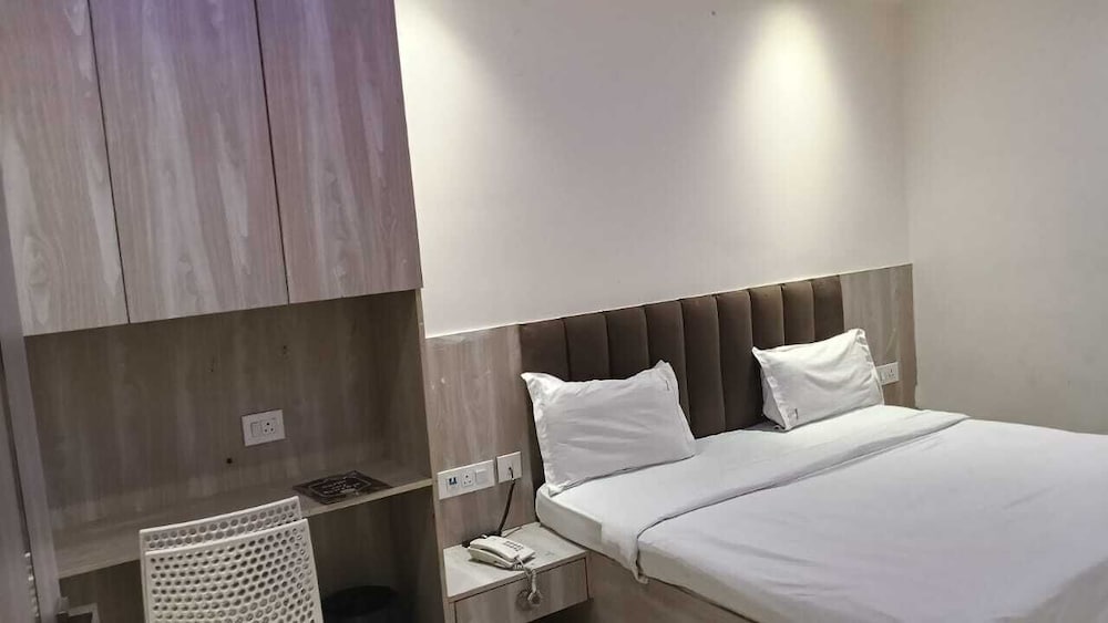 Hotel Red Chilly Adarsh Nagar
