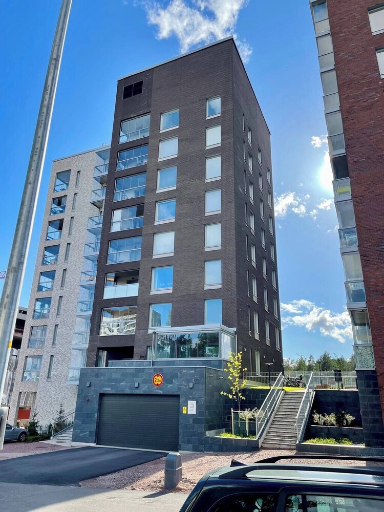 Room-cozy 3 Bedroom Apartment in Heart o