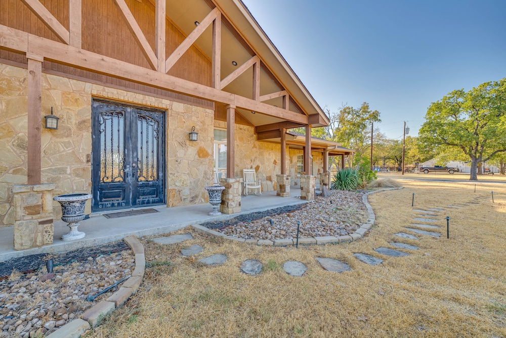 Sprawling Leander Home w/ Game Room!