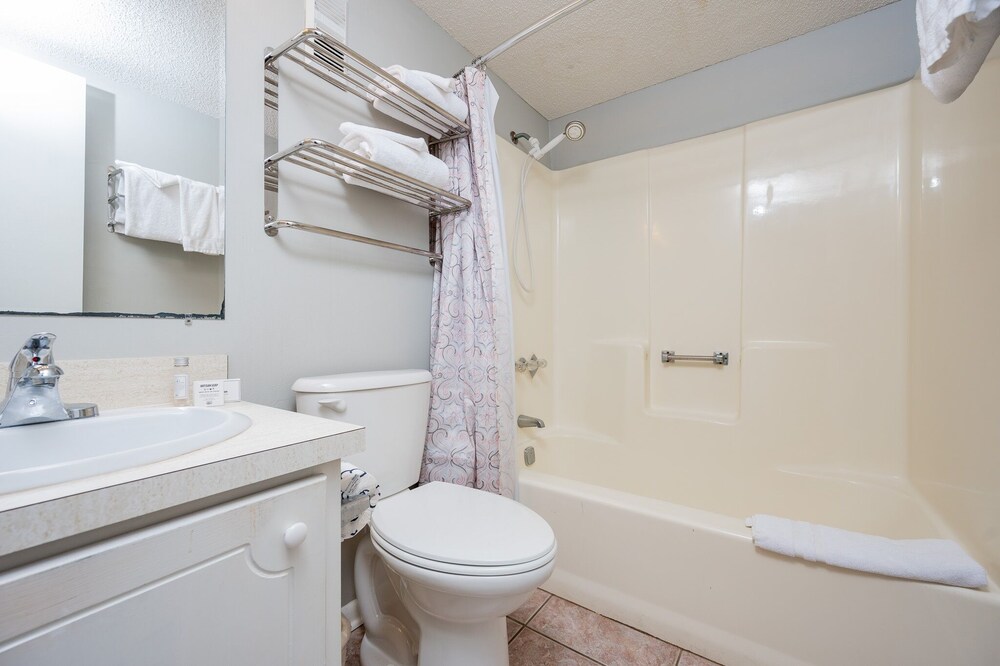 Island Winds East 311 3 Bedroom Condo
