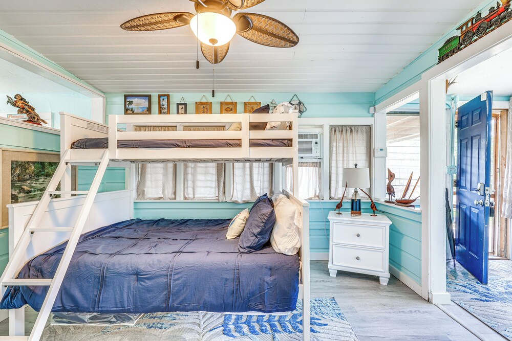 6 Mi to Beach: Riverfront Home in Ruskin!