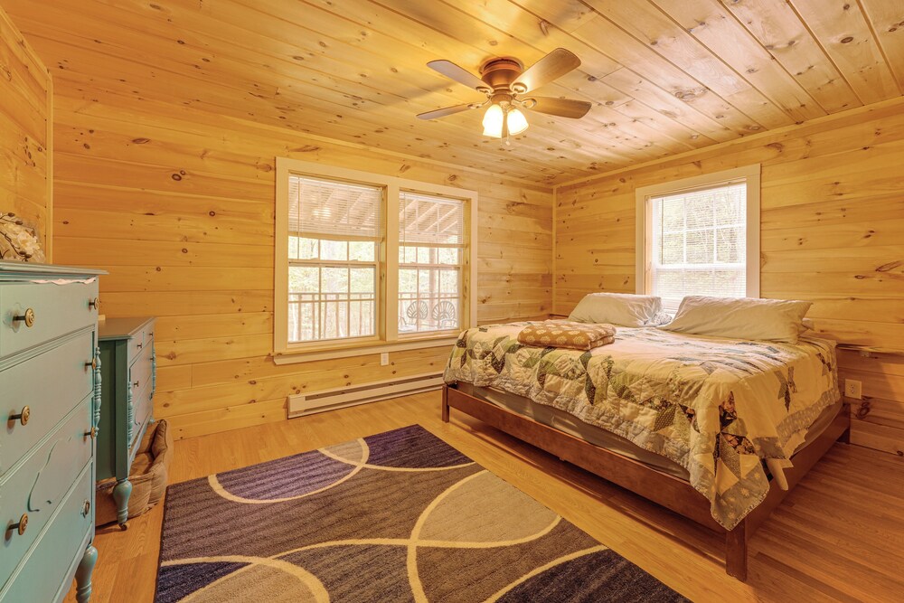 2 Mi to Marina & Beach: Frye Island Retreat!