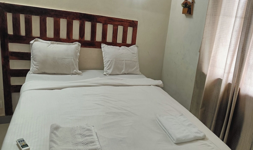 Fabhotel Park Grand Royal Palms